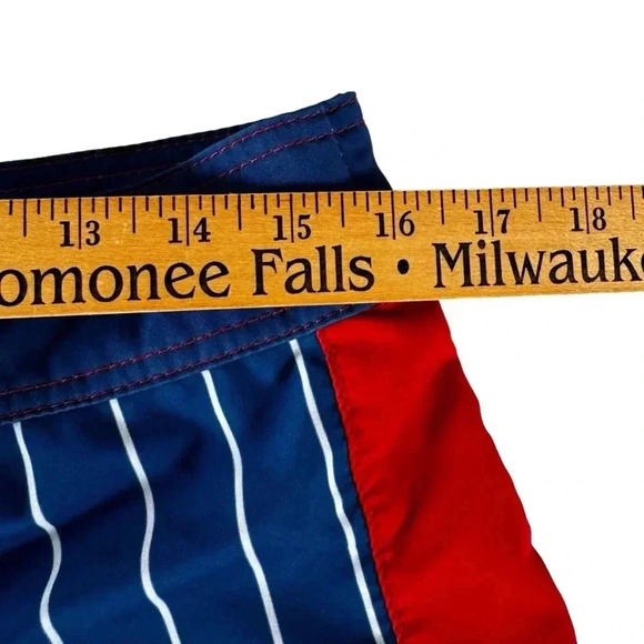 Chicago Cubs MLB Board Shorts Mens Red Blue Striped Size 32 Zip Pocket - Picture 9 of 15